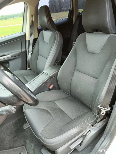 Volvo XC60 D3 AWD Momentum aut 2011, photo 6/9