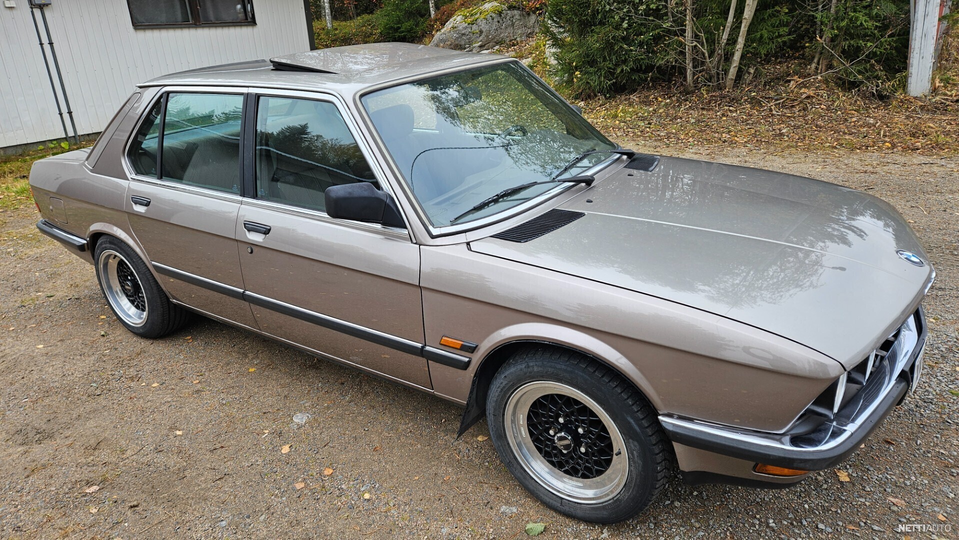 BMW 524