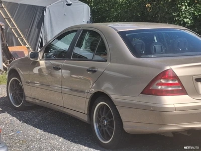 Mercedes-Benz C 2005, kuva 2/2