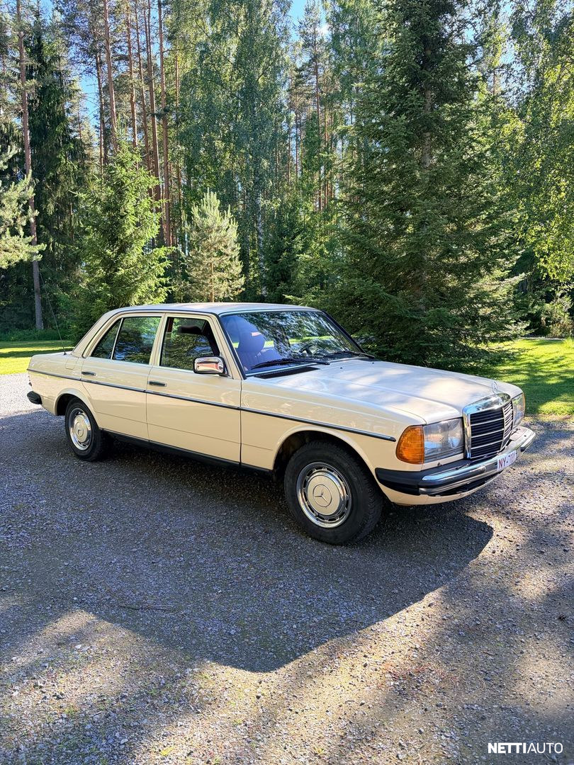 Mercedes-Benz 240