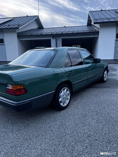 Mercedes-Benz 250 1988, photo 7/19