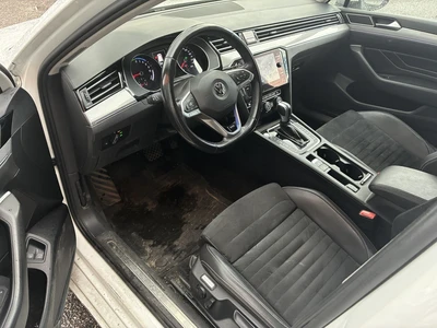 Volkswagen Passat 2020, photo 4/10