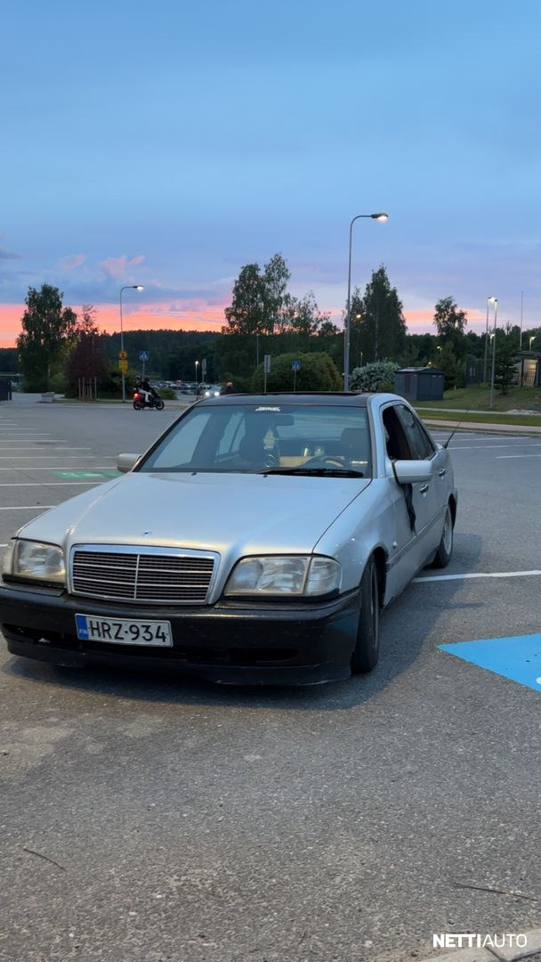 Mercedes-Benz 220