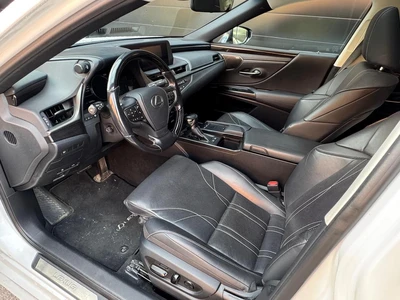 Lexus ES 300h Executive 2020, photo 4/4