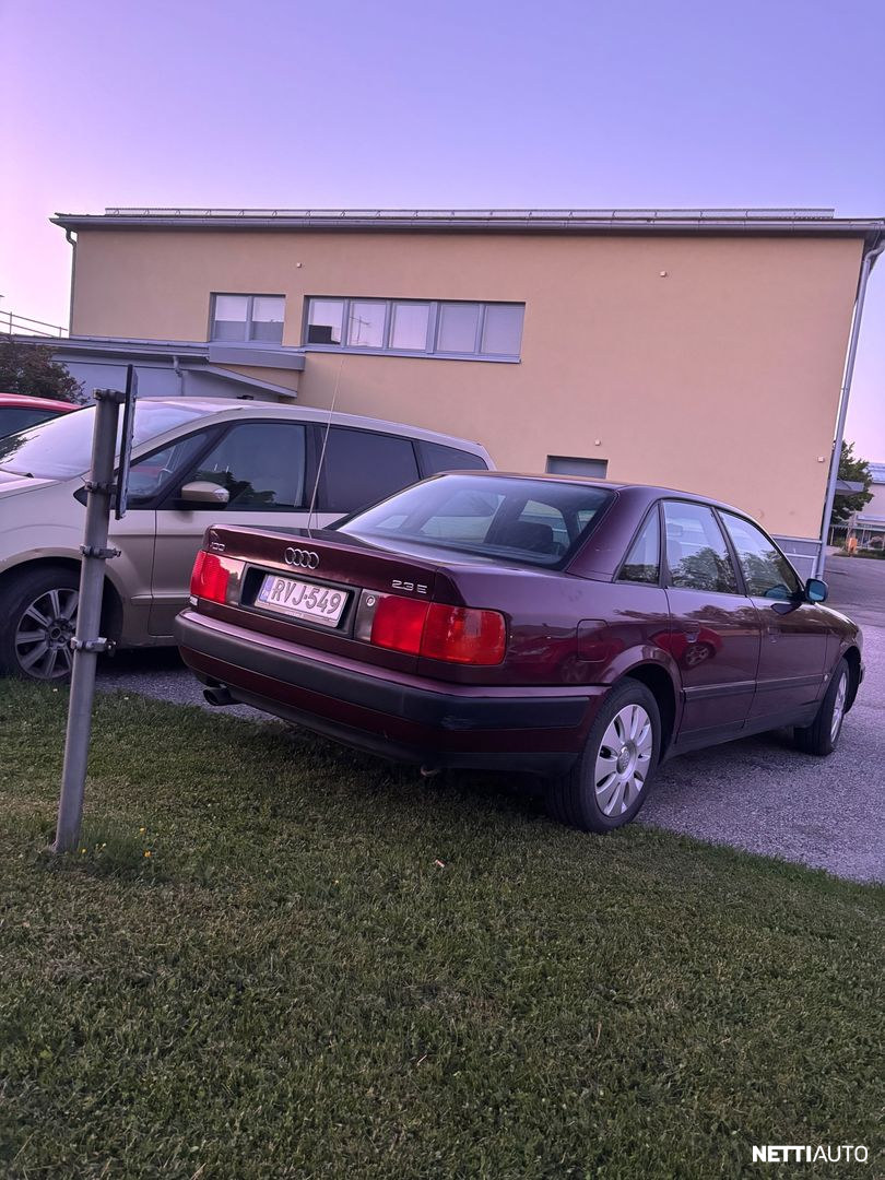 Audi 100