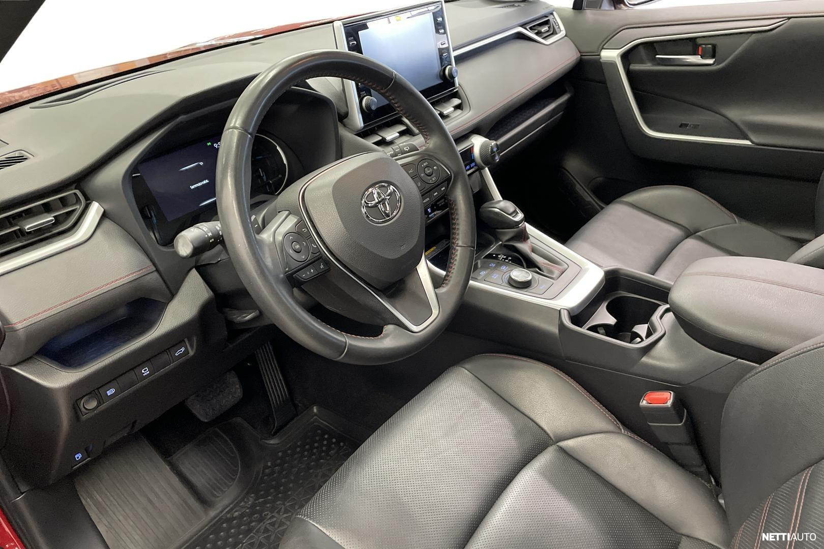 Toyota RAV4 2021, photo 7/28