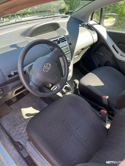 Toyota Yaris 1,0 VVT-i Linea Terra 5ov 2006, kuva 2/8