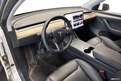 Tesla Model Y 2024, photo 3/3