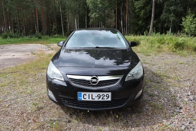 Opel Astra 2011, kuva 3/17