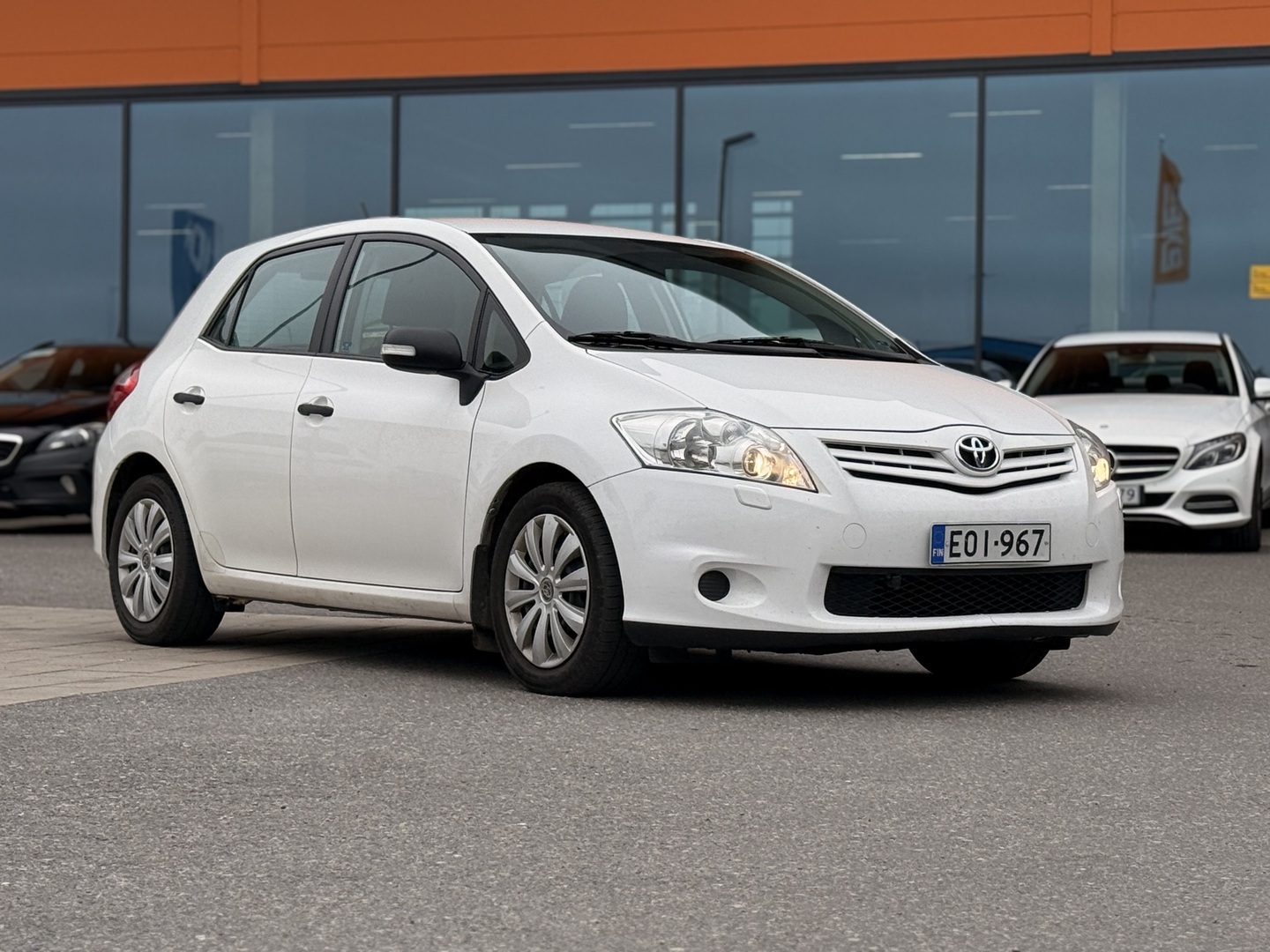 Toyota Auris **Myydään huutokaupat.comissa**
