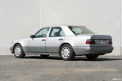 Mercedes-Benz E 500 1992, photo 1/19