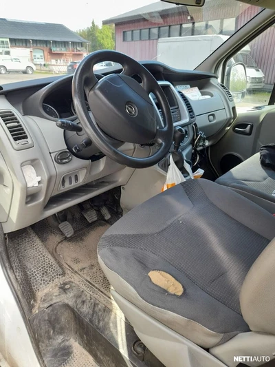 Opel Vivaro Van L2H1 2,0 CDTI 66kW MT6 2011, photo 6/7