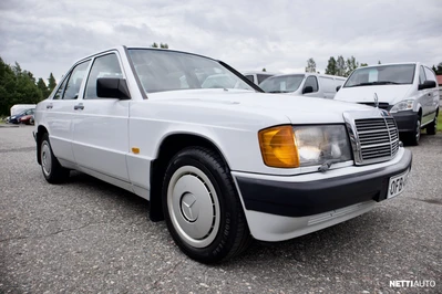 Mercedes-Benz 190 4D SEDAN 1989, photo 3/13