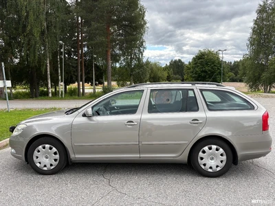 Skoda Octavia Combi 1,6 TDI Ambiente 2011, kuva 6/9