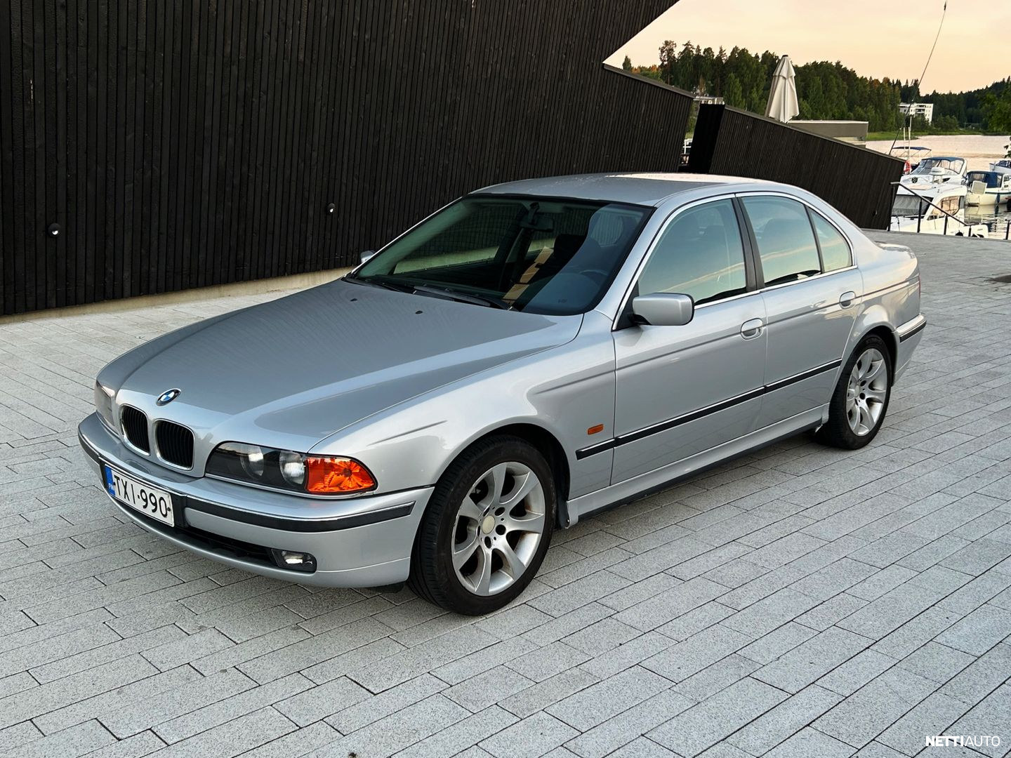 BMW 523
