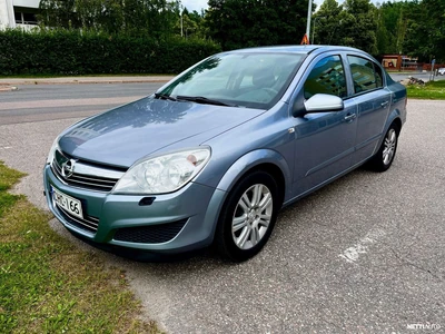 Opel Astra 2009, photo 1/14