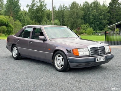 Mercedes-Benz 300 1992, kuva 1/22