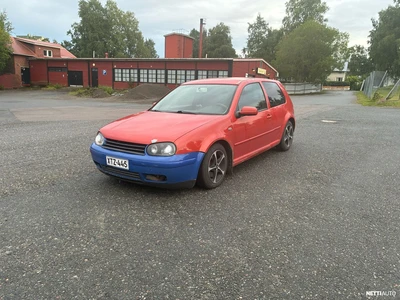Volkswagen Golf 1,8 GTI Turbo AAC 3d 2000, photo 1/10