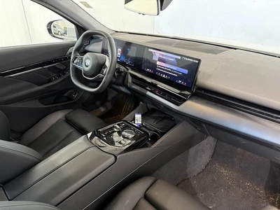 BMW 520 G61 Touring 520d A xDrive MHEV 2025, kuva 7/10