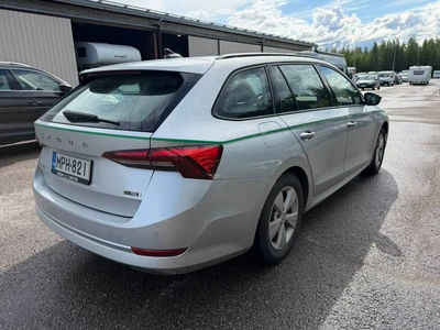Skoda Octavia 2023, photo 2/16