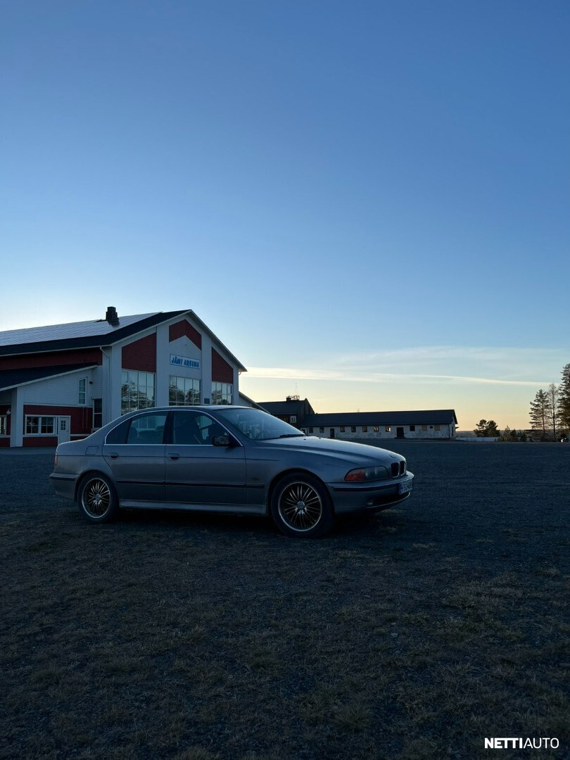 BMW 523