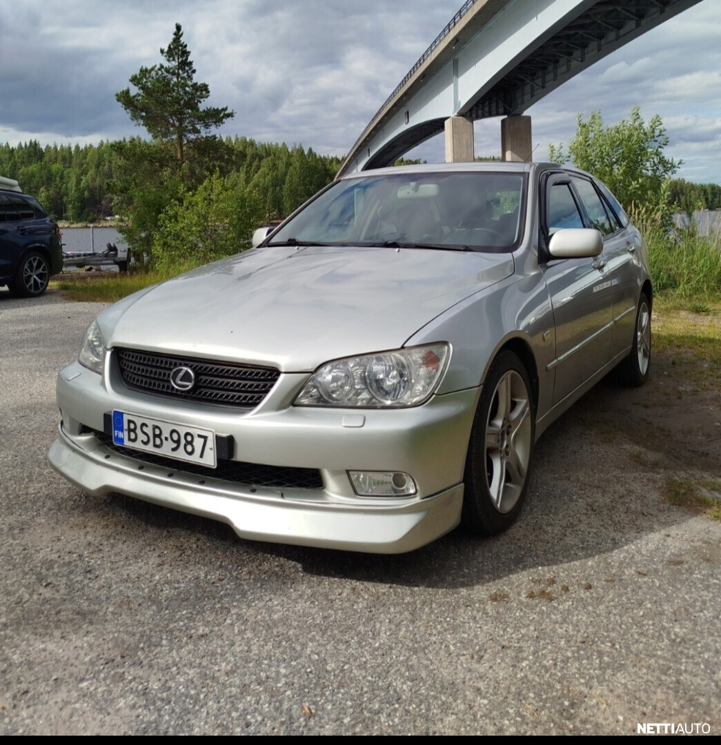 Lexus IS