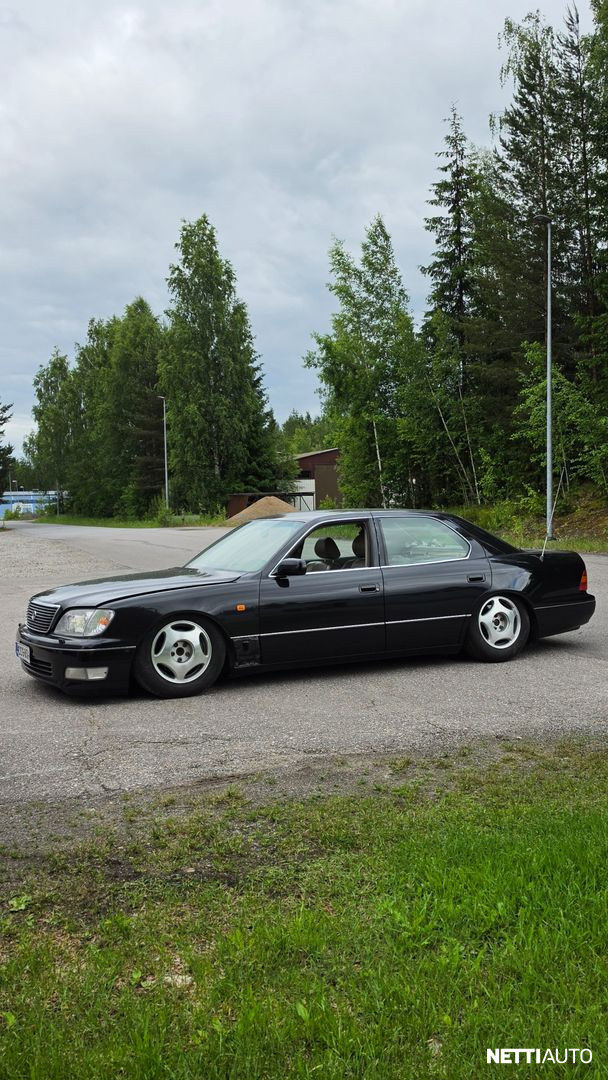 Lexus LS