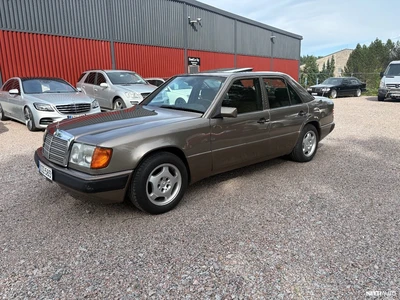 Mercedes-Benz 200 200D 1992, photo 2/13