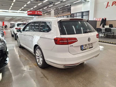 Volkswagen Passat 2016, photo 4/10