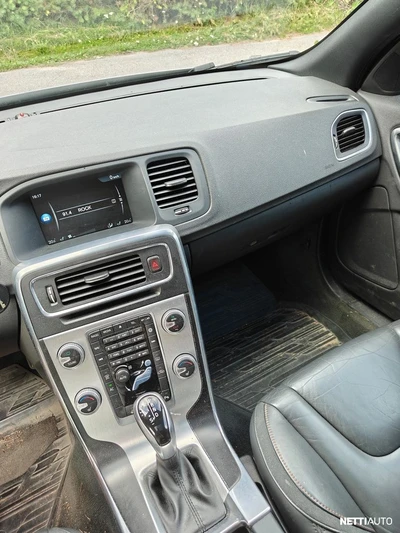 Volvo V60 2016, photo 6/12