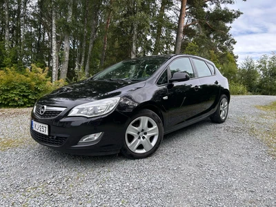 Opel Astra 2011, kuva 1/9