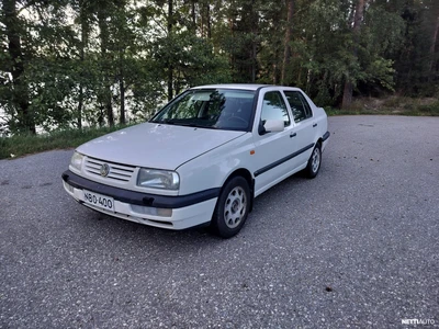 Volkswagen Vento 1996, photo 1/10