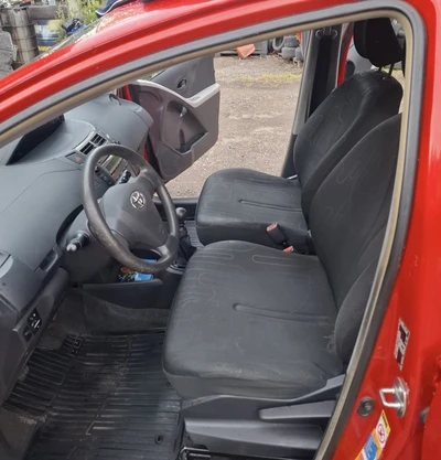 Toyota Yaris 2010, photo 4/5