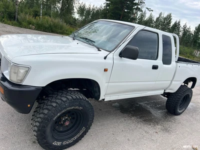 Toyota Hilux 1990, kuva 5/11