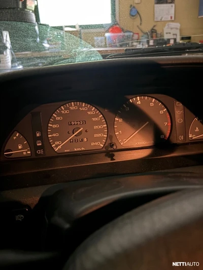Mazda 323 1992, photo 5/12