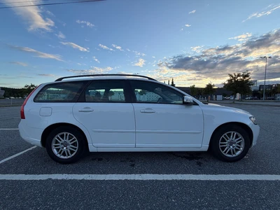 Volvo V50 1,8F (125 hv) Momentum man 2009, kuva 5/14