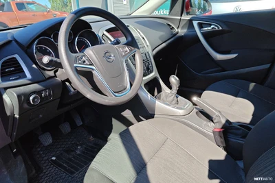 Opel Astra 1.4 Turbo Manual, 140hp, 2010 2010, kuva 3/4