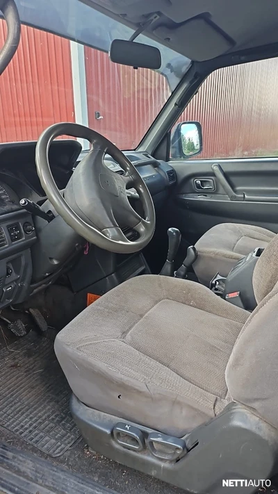 Mitsubishi Pajero 2,8 GL TD Wagon 2000, photo 5/5