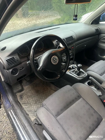 Volkswagen Passat 2004, photo 2/16