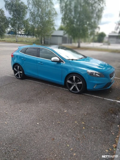 Volvo V40 T5 R-Design aut 2013, kuva 2/3