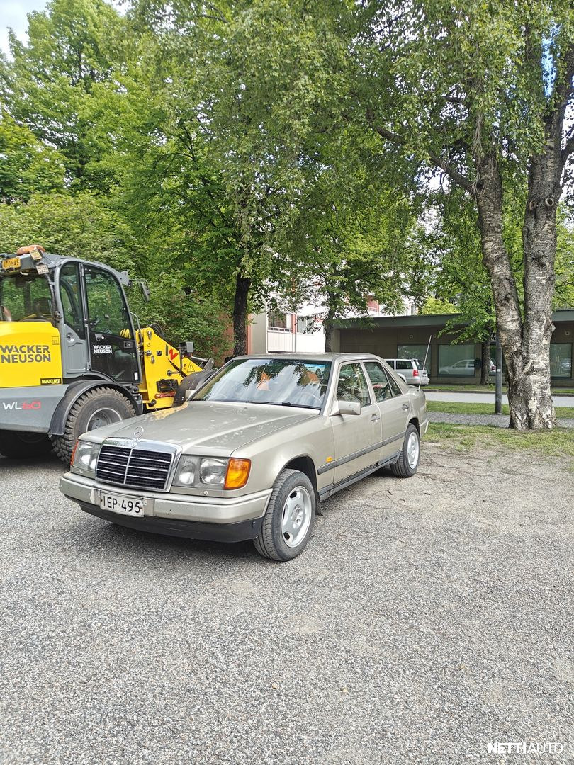 Mercedes-Benz 124