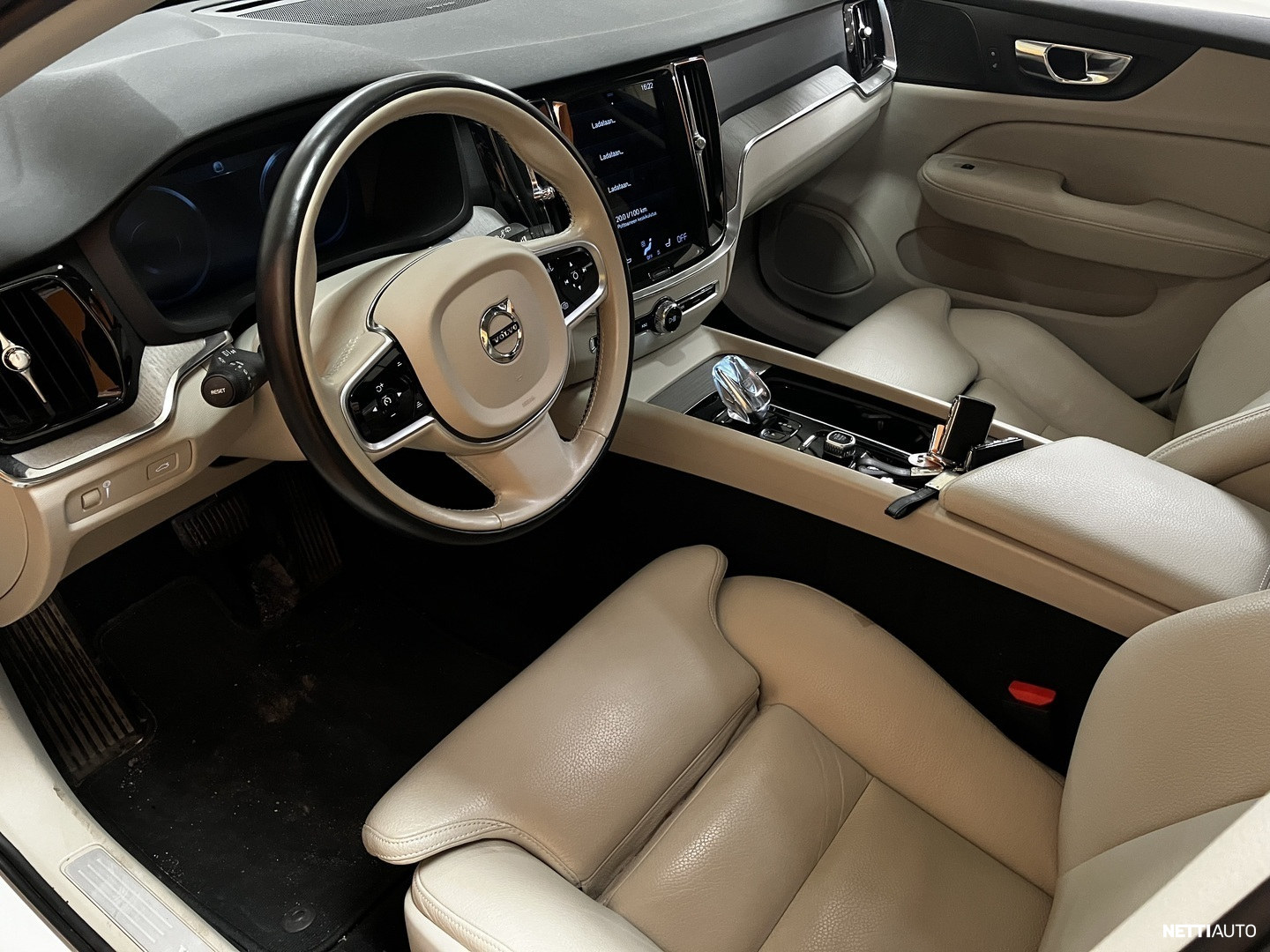 Volvo V60 2021, photo 5/14