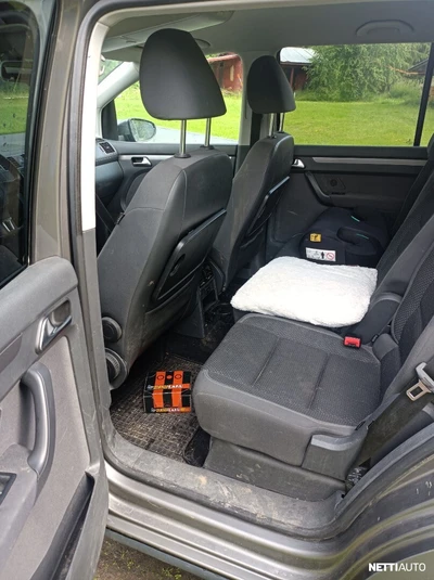 Volkswagen Touran 2011, kuva 4/8