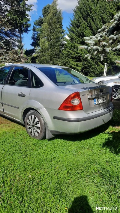 Ford Focus Trend sedan 1.6 100 hv 2005, kuva 4/16