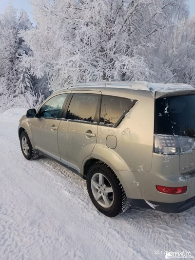 Mitsubishi Outlander 2009, kuva 2/8
