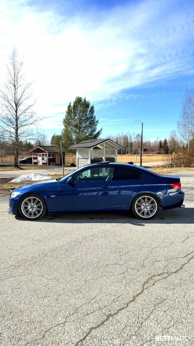 BMW 330 LCI E92 Coupe X-drive 2011, photo 3/16