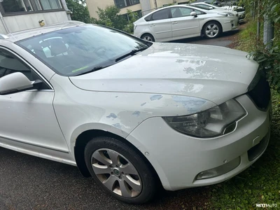 Skoda Superb 2011, kuva 4/5