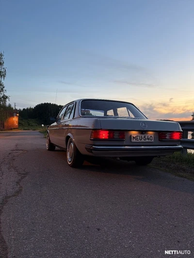 Mercedes-Benz 200 200D W123 1985, photo 7/13
