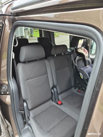 Volkswagen Caddy Maxi 2011, photo 6/17