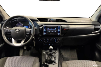 Toyota Hilux 2017, photo 7/28